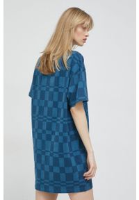Vans sukienka bawełniana kolor niebieski mini oversize. Kolor: niebieski. Materiał: bawełna. Długość rękawa: krótki rękaw. Typ sukienki: oversize. Długość: mini #2