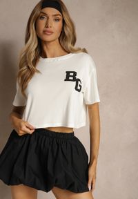 Renee - Biały Krótki T-shirt z Bawełny o Kroju Oversize Zarvela. Okazja: na co dzień. Kolor: biały. Materiał: bawełna. Długość: krótkie. Wzór: aplikacja. Styl: sportowy, elegancki, casual #4