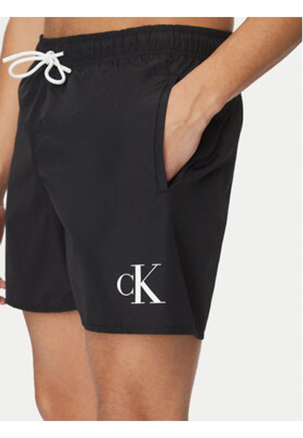 Calvin Klein Swimwear Szorty kąpielowe KM0KM01101 Czarny Regular Fit. Kolor: czarny. Materiał: syntetyk