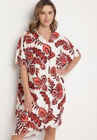 Born2be - Bordowa Sukienka z Lnem i Wiskozą Ozdobiona Cyrkoniami Sadelune. Okazja: na co dzień. Typ kołnierza: dekolt w serek. Kolor: czerwony. Materiał: len, wiskoza. Wzór: aplikacja. Styl: klasyczny, casual, elegancki #1