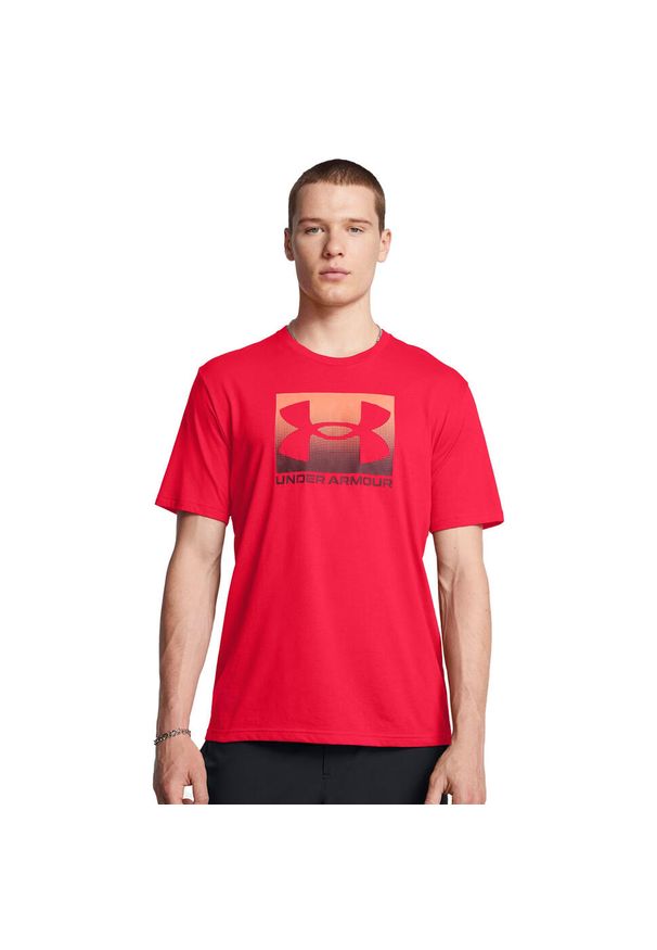 Koszulka fitness męska Under Armour Boxed Sports z krótkim rękawem. Kolor: czerwony. Długość rękawa: krótki rękaw. Długość: krótkie. Sport: fitness