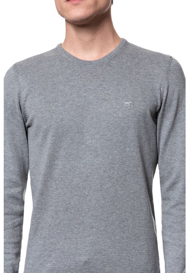 Mustang - MĘSKI SWETER MUSTANG Basic C-Neck Jumper MID GREY MELANGE 1006812 4140. Materiał: jeans, bawełna. Sezon: lato. Styl: elegancki, klasyczny