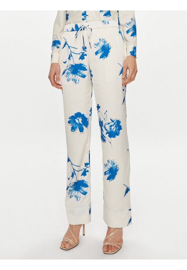 Calvin Klein Spodnie materiałowe K20K206662 Biały Regular Fit. Kolor: biały. Materiał: syntetyk