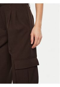 Guess Spodnie materiałowe W5RB41 WGX02 Brązowy Regular Fit. Kolor: brązowy. Materiał: syntetyk #4