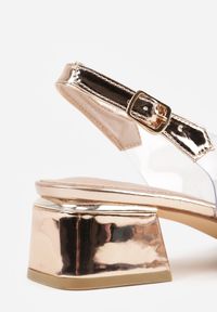 Renee - Szampańskie Eleganckie Sandały VICES z Transparentną Cholewką i Klamrą z Cyrkoniami Qinieth. Zapięcie: klamry. Kolor: złoty. Materiał: satyna. Obcas: na obcasie. Styl: elegancki. Wysokość obcasa: średni #2