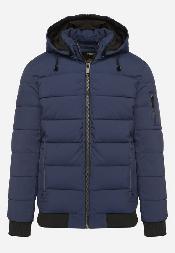 Born2be - Granatowa Pikowana Kurtka z Odpinanym Kapturem i Kieszeniami Savantria. Okazja: na co dzień. Kolor: niebieski. Materiał: jeans. Długość rękawa: długi rękaw. Długość: długie. Styl: casual, elegancki