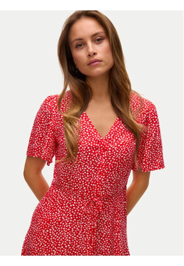 Vero Moda Sukienka letnia Alba 10292845 Czerwony Regular Fit. Kolor: czerwony. Materiał: wiskoza. Sezon: lato