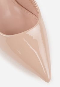 Renee - Beżowe Lakierowane Sandały Szpilki Typu Slingback Ulios. Okazja: na co dzień. Kolor: beżowy. Materiał: lakier. Obcas: na szpilce. Styl: casual, klasyczny, elegancki. Wysokość obcasa: średni #4