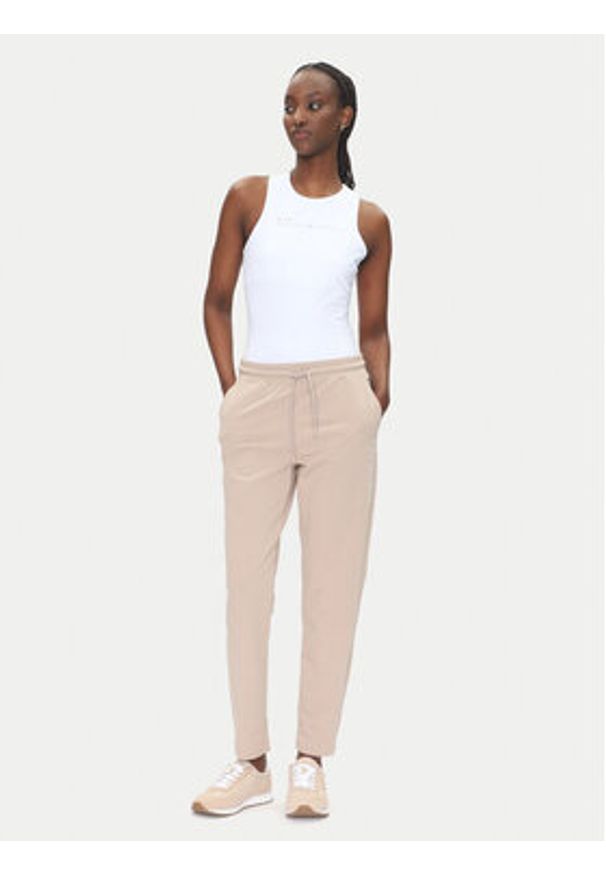 EA7 Emporio Armani Body 7W000338 AF12625 U0002 Biały Slim Fit. Kolor: biały. Materiał: syntetyk