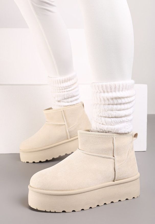 Born2be - Beżowe Krótkie Śniegowce na Platformie Lysindra. Kolor: beżowy. Materiał: zamsz, futro, wełna, jeans. Sezon: zima. Obcas: na platformie. Styl: klasyczny, elegancki
