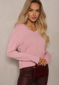 Renee - Różowy Minimalistyczny Sweter z Dekoltem w Kształcie Litery V Sinnovae. Okazja: na co dzień. Typ kołnierza: dekolt w kształcie V. Kolor: różowy. Materiał: jeans. Styl: elegancki, casual #3