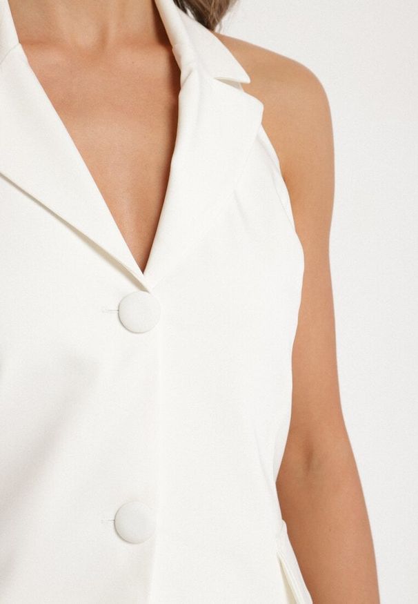 Born2be - Beżowa Kamizelka z Wiskozą z Odkrytymi Plecami i Imitacją Kieszeni Rosamiela. Kolor: beżowy. Materiał: wiskoza. Styl: elegancki, klasyczny