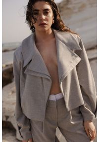 Marsala - Krótka marynarka z wiskozą w kolorze SZARYM - LUKSOR. Kolor: szary. Materiał: wiskoza. Długość: krótkie. Wzór: gładki. Styl: klasyczny, elegancki #1