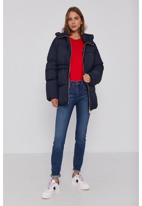 TOMMY HILFIGER - Tommy Hilfiger Kurtka puchowa damska kolor granatowy zimowa. Okazja: na co dzień. Kolor: niebieski. Materiał: puch. Wzór: gładki. Sezon: zima. Styl: casual
