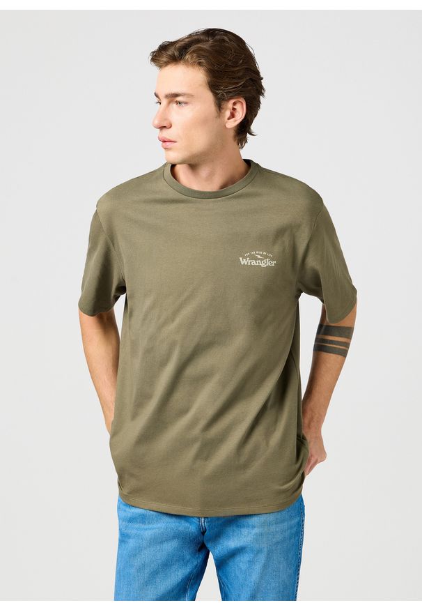 Wrangler - MESKA KOSZULKA WRANGLER GRAPHIC TEE DUSTY OLIVE 112362368