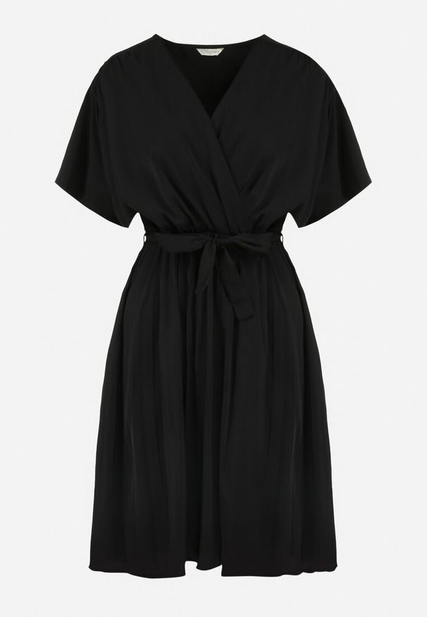 Born2be - Czarna Sukienka z Kopertowym Dekoltem Wiązanym Paskiem i Gumką w Pasie Vung. Kolor: czarny. Materiał: materiał. Typ sukienki: kopertowe. Długość: mini