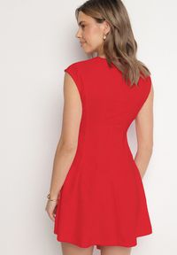 Born2be - Czerwona Rozkloszowana Sukienka o Taliowanym Kroju Ellaira. Okazja: na co dzień. Kolor: czerwony. Wzór: kolorowy. Styl: casual, elegancki #6