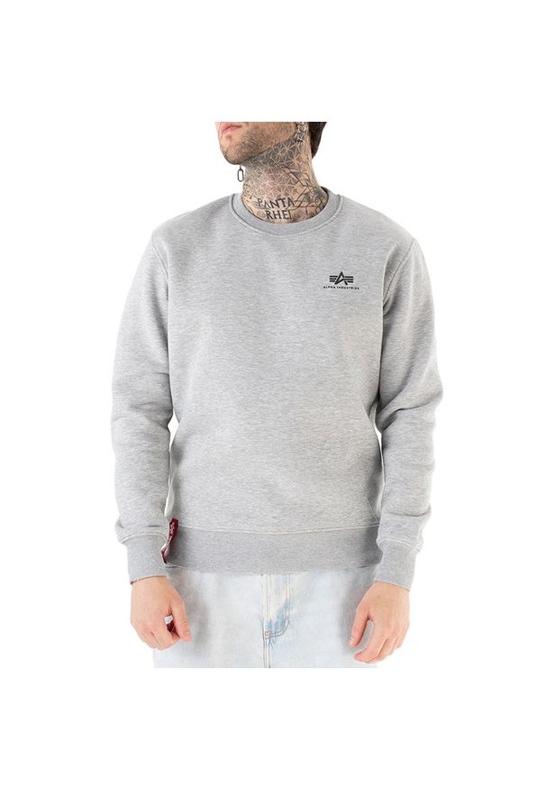 Bluza Alpha Industries Basic Sweater Small Logo 18830717 - szara. Okazja: na co dzień. Typ kołnierza: bez kaptura. Kolor: szary. Materiał: bawełna, materiał, elastan. Wzór: nadruk, aplikacja. Styl: casual, klasyczny