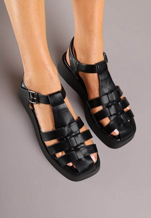 Renee - Czarne Sandały w Stylu Gladiatorek Firanele. Okazja: na co dzień. Zapięcie: sprzączka. Kolor: czarny. Sezon: lato. Obcas: na obcasie. Styl: casual. Wysokość obcasa: niski