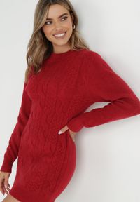 Born2be - Bordowy Sweter z Wełną i Warkoczykowym Splotem Ionephone. Kolor: czerwony. Materiał: wełna. Długość: długie. Wzór: ze splotem. Styl: klasyczny, elegancki #6