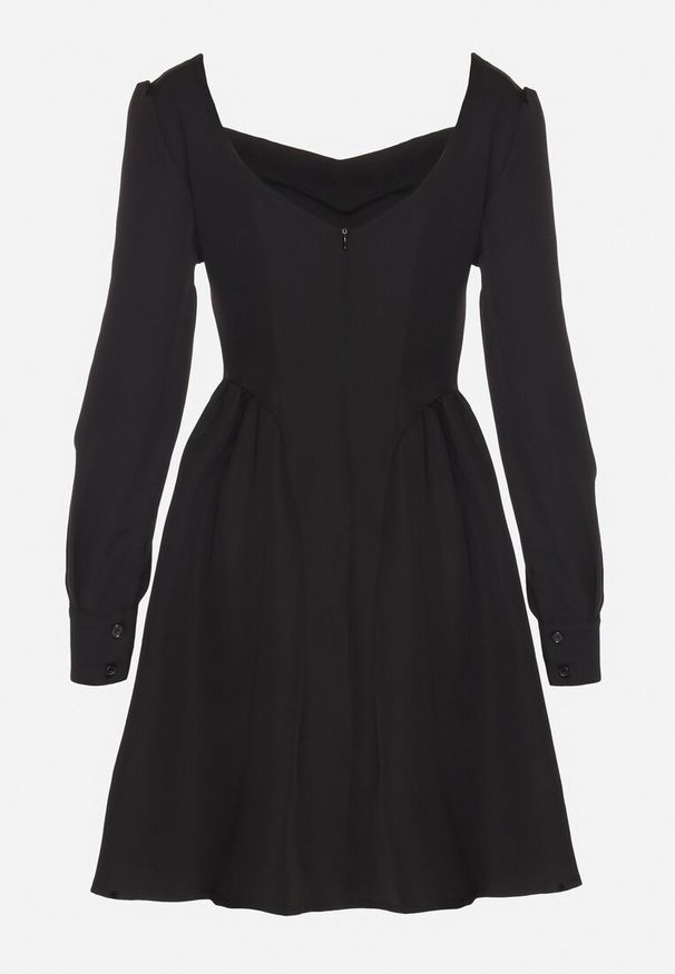 Born2be - Czarna Rozkloszowana Sukienka z Kwadratowym Dekoltem Katilora. Typ kołnierza: dekolt kwadratowy. Kolor: czarny. Długość rękawa: długi rękaw. Styl: klasyczny