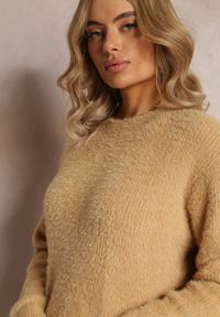 Renee - Jasnobrązowy Puchaty Sweter Oversize z Długim Rękawem Massana. Kolor: brązowy. Materiał: dzianina, skóra. Długość rękawa: długi rękaw. Długość: długie #5