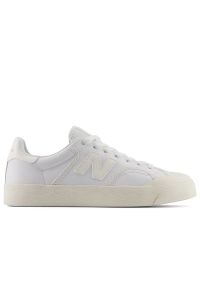 Buty unisex New Balance BB100LGY - białe. Kolor: biały. Materiał: materiał, syntetyk, dresówka, guma. Szerokość cholewki: normalna. Wzór: nadruk. Obcas: na platformie