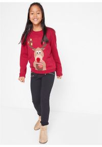 Sweter chłopięcy z bożonarodzeniowym motywem bonprix ciemnoczerwony. Kolor: czerwony. Materiał: materiał, akryl. Wzór: prążki, aplikacja. Styl: elegancki #4