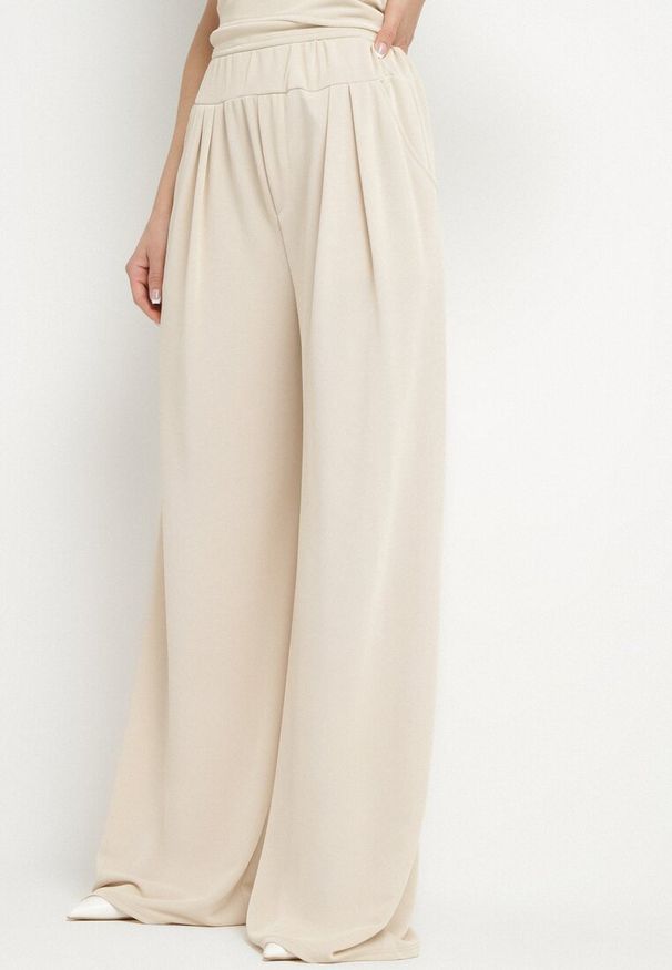 Born2be - Beżowy Komplet Top Bez Rękawów z Trenem i Szerokie Spodnie Redilise. Kolor: beżowy