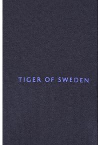 TIGER OF SWEDEN - Tiger Of Sweden Bluza bawełniana męska kolor granatowy gładka. Okazja: na co dzień. Kolor: niebieski. Materiał: bawełna. Wzór: gładki. Styl: casual #4