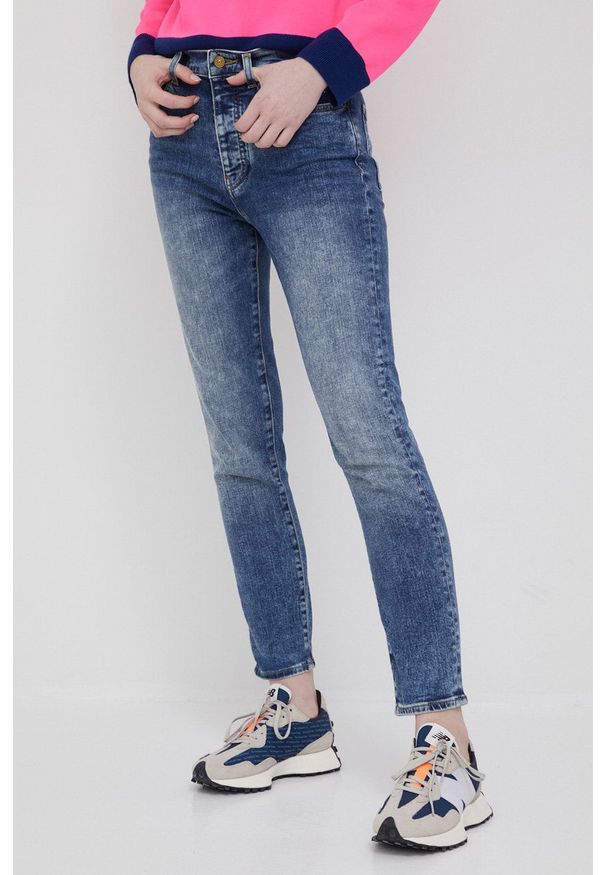Armani Exchange jeansy Milan 6KYJ51.Y1EHZ damskie medium waist. Kolor: niebieski