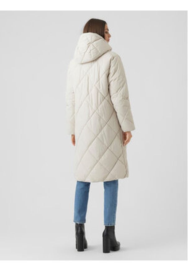 Vero Moda Kurtka zimowa Adelaloa 10267606 Écru Regular Fit. Materiał: syntetyk. Sezon: zima