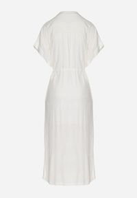 Born2be - Biała Bawełniana Sukienka z Koszulową Górą i Ściągaczem w Talii Vikleta. Okazja: na co dzień. Typ kołnierza: dekolt w kształcie V. Kolor: biały. Materiał: bawełna. Typ sukienki: koszulowe. Styl: casual, klasyczny #7