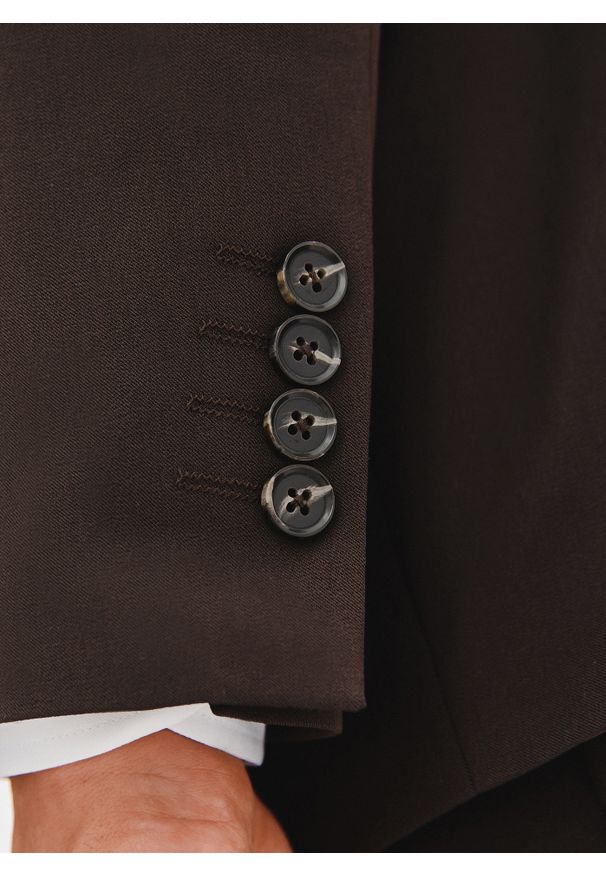 Pako Lorente - PAKO LORENTE - Ciemnobrązowy garnitur męski. Kolor: brązowy. Materiał: wiskoza, elastan, poliester