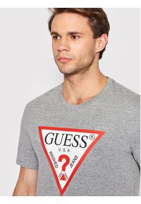 Guess T-Shirt M2YI71 I3Z11 Szary Slim Fit. Kolor: szary. Materiał: bawełna