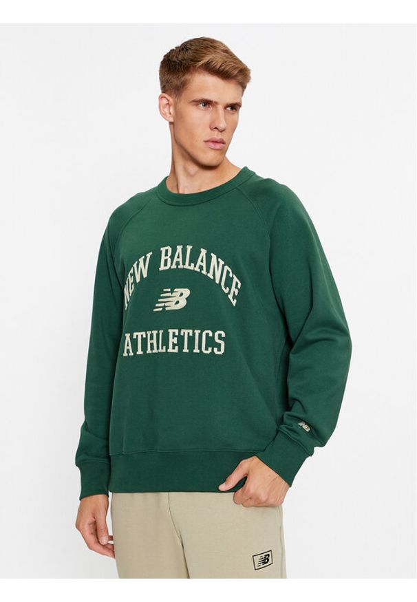 New Balance Bluza Athletics Varsity Fleece Crewneck MT33550 Zielony Regular Fit. Kolor: zielony. Materiał: bawełna