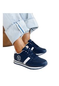 Granatowe sneakersy damskie Cross Jeans niebieskie. Nosek buta: okrągły. Kolor: niebieski. Materiał: guma #3