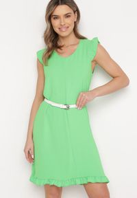 Born2be - Jasnozielona Sukienka Trapezowa Midi z Falbanką Bez Rękawów Neoliana. Kolor: zielony. Długość rękawa: bez rękawów. Sezon: lato. Typ sukienki: trapezowe. Długość: midi #2