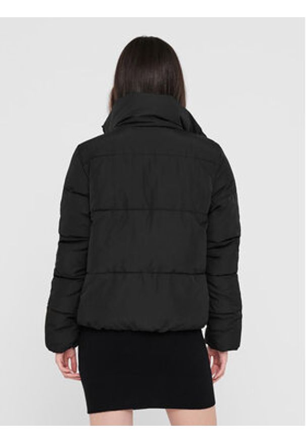 JDY Kurtka zimowa 15213591 Czarny Regular Fit. Kolor: czarny. Materiał: syntetyk. Sezon: zima
