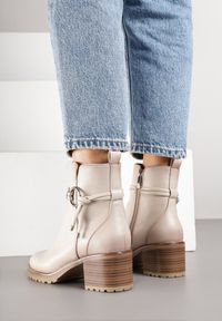 Renee - Beżowe Botki na Słupkowym Obcasie Zdobione Aplikacją Tulaviera. Okazja: na co dzień. Kolor: beżowy. Materiał: jeans. Szerokość cholewki: normalna. Wzór: aplikacja. Obcas: na obcasie. Styl: casual. Wysokość obcasa: średni #4
