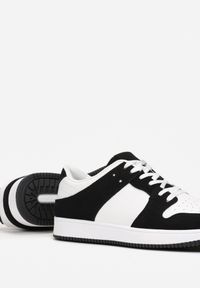 Born2be - Biało-Czarne Sneakersy Sarsana. Okazja: na co dzień. Nosek buta: okrągły. Kolor: biały. Materiał: syntetyk. Szerokość cholewki: normalna. Wzór: aplikacja, gładki. Obcas: na platformie #4