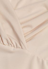 Renee - Beżowa Bluzka Iphicraethon. Kolor: beżowy. Materiał: dzianina. Długość rękawa: długi rękaw. Długość: długie. Wzór: aplikacja #5