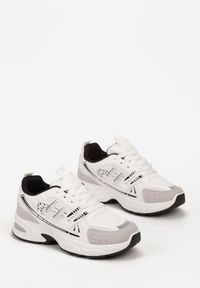 Born2be - Biało-Szare Sneakersy z Ozdobnymi Przeszyciami Varteli. Kolor: biały. Materiał: jeans. Wzór: aplikacja #3