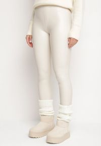 Born2be - Białe Legginsy z Ekoskóry z Wysokim Stanem i Wsuwanymi Kieszeniami Rievalia. Stan: podwyższony. Kolor: biały. Materiał: skóra. Sezon: zima #1