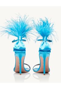AQUAZZURA - Niebieskie sandały z piórami Concerto. Zapięcie: pasek. Kolor: niebieski. Obcas: na obcasie. Wysokość obcasa: średni