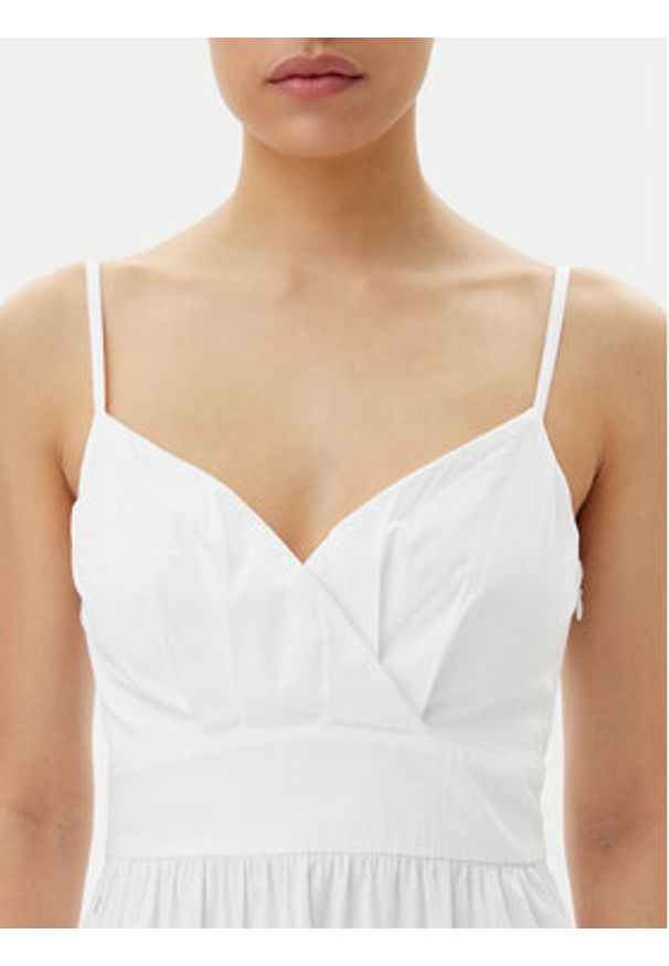 Guess Sukienka letnia W5GT26 WH580 Biały Regular Fit. Kolor: biały. Materiał: bawełna. Sezon: lato