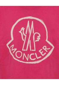 MONCLER - Różowy t-shirt z logo. Kolor: wielokolorowy, fioletowy, różowy. Materiał: bawełna