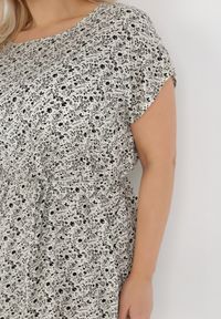 Born2be - Beżowa Sukienka Agatilus. Okazja: na co dzień. Kolekcja: plus size. Kolor: beżowy. Wzór: aplikacja, kwiaty. Typ sukienki: proste, dla puszystych. Materiał: materiał. Długość rękawa: krótki rękaw. Sezon: lato. Styl: casual. Długość: midi #5