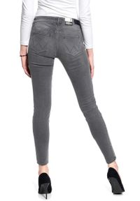 Wrangler - SPODNIE DAMSKIE WRANGLER SKINNY SKY GREY W28KKS74H 112128299 #3
