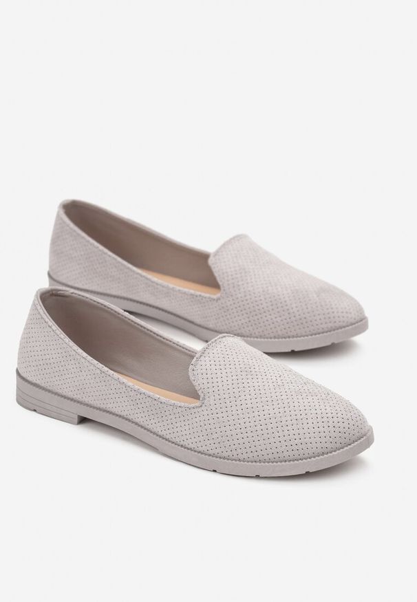 Renee - Szare Mokasyny z Ozdobną Perforacją na Płaskiej Podeszwie Laurielle. Kolor: szary. Obcas: na płaskiej podeszwie